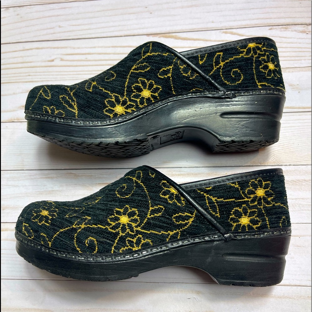 Dansko Size 40 Professional Clogs. Black with gold floral embroidery.